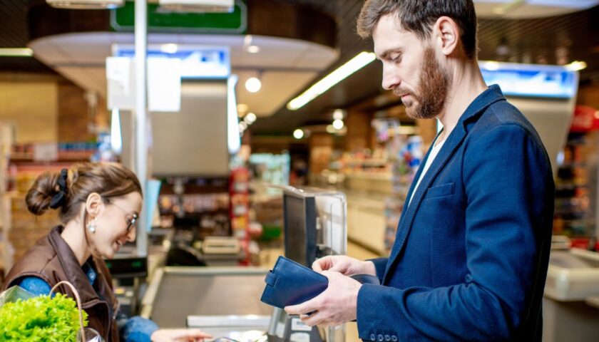 New Cashier Jobs for Hypermarket in Dubai:: A very famous hypermarket offers cashier Jobs in Dubai. 