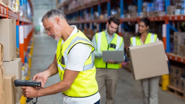 How Much Do Warehouse Workers Make in the USA